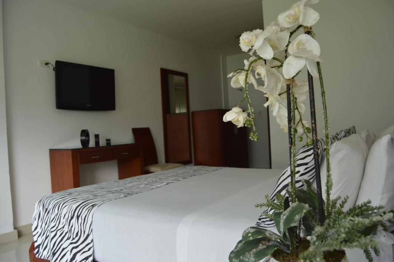 Cariongo Plaza Hotel ปัมโปลนา ภายนอก รูปภาพ