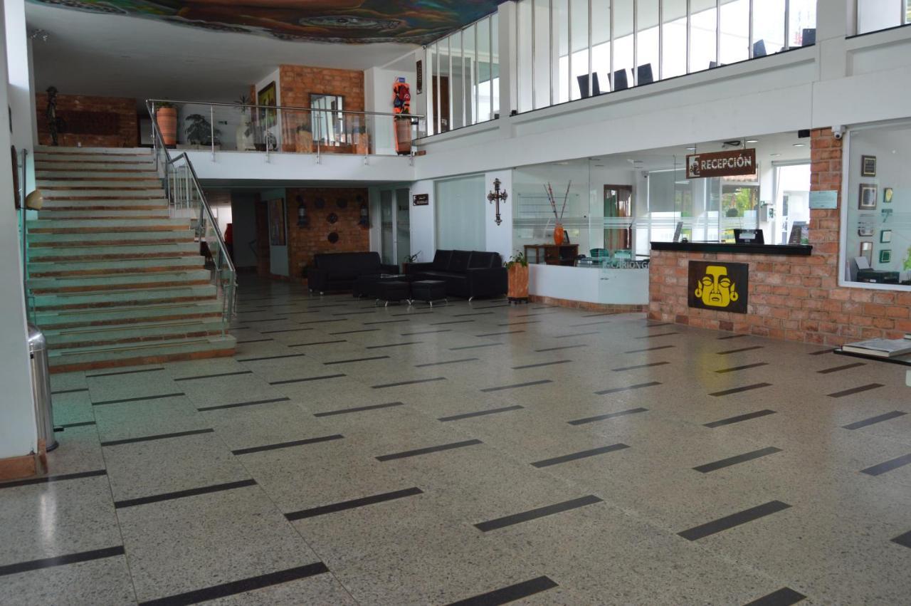 Cariongo Plaza Hotel ปัมโปลนา ภายนอก รูปภาพ