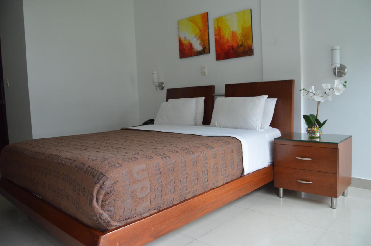 Cariongo Plaza Hotel ปัมโปลนา ภายนอก รูปภาพ